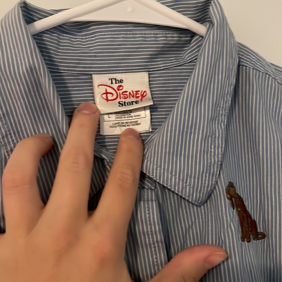 DISNEY LADY AND THE TRAMP COLLARED BUTTON UP SLEEVELESS SHIRT - Picture 4 of 6